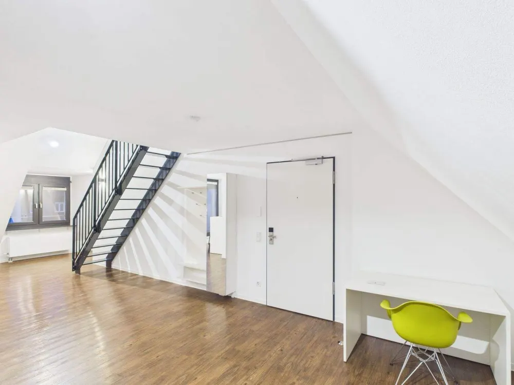 DIE ZIMMEREI | All-inclusive Rent: Maisonette Apartment with Balcony - Ideal for Young Professionals | XL Unit