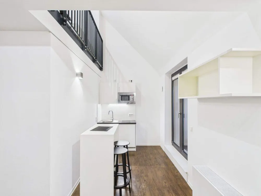 DIE ZIMMEREI | All-inclusive Rent: Maisonette Apartment with Balcony - Ideal for Young Professionals | XL Unit