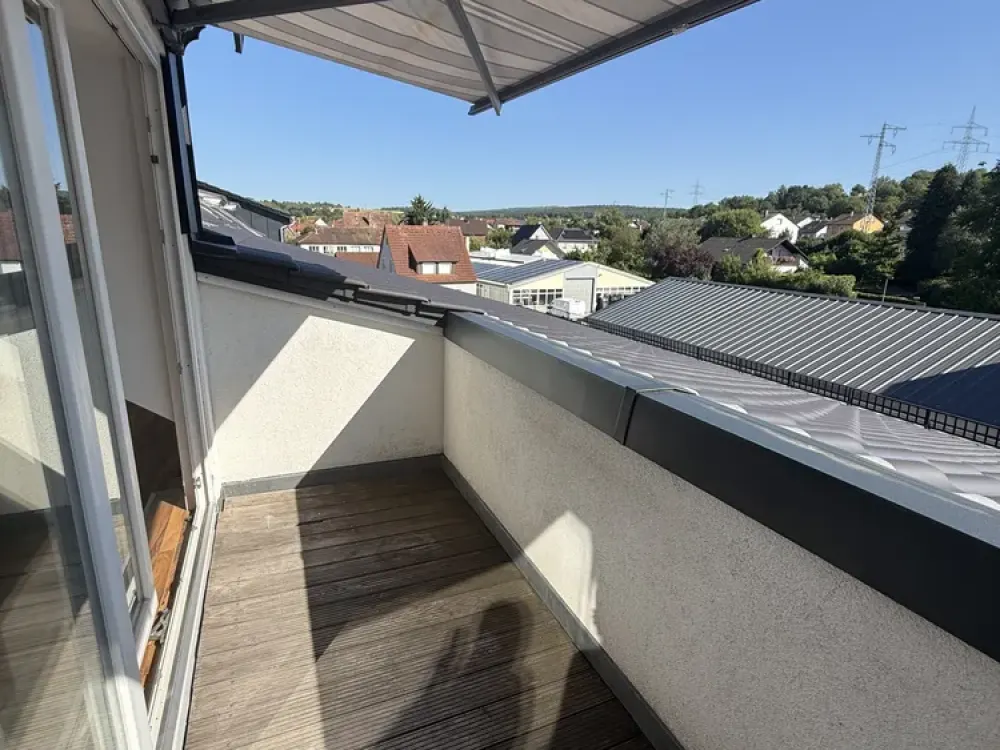 Großzügige Loft-Dachgeschosswohnung mit Terrasse und Blick auf Weinberge & Felder
