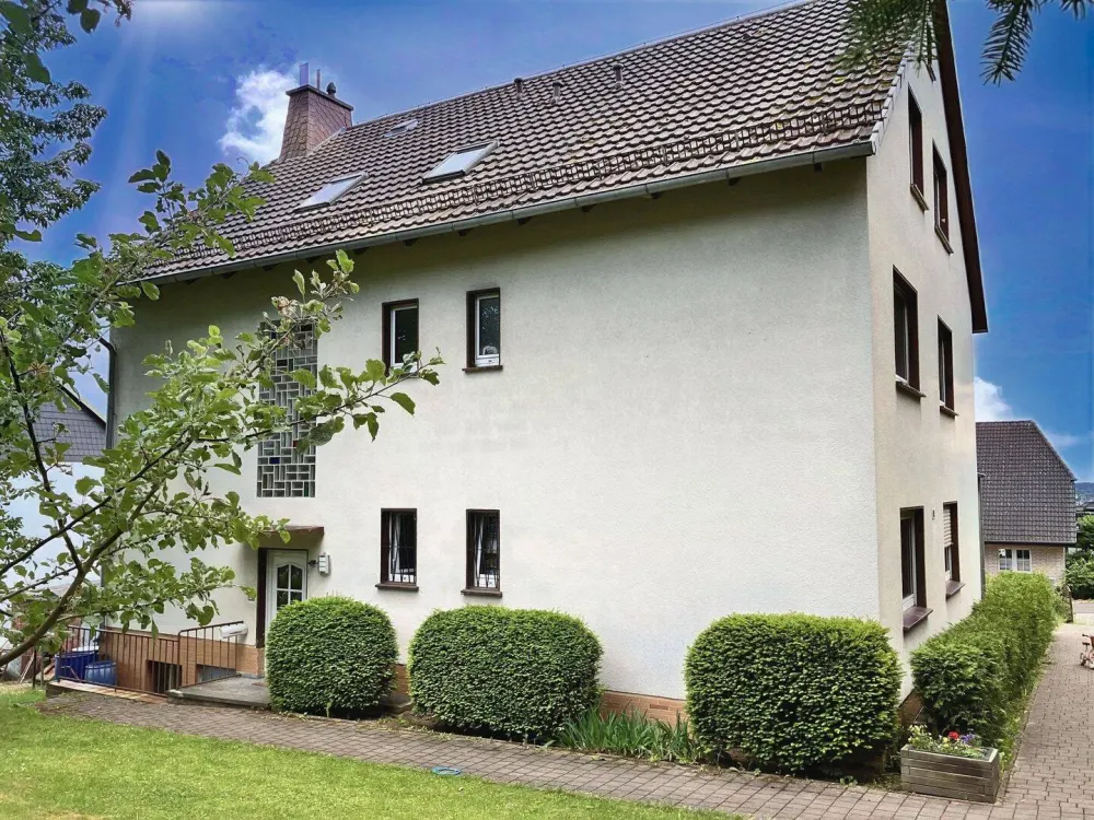 Stilvolle 4-Zimmer-Wohnung mit Garten in begehrter Waldrandlage