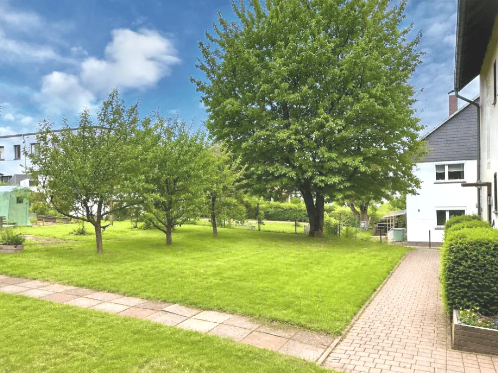 Stilvolle 4-Zimmer-Wohnung mit Garten in begehrter Waldrandlage