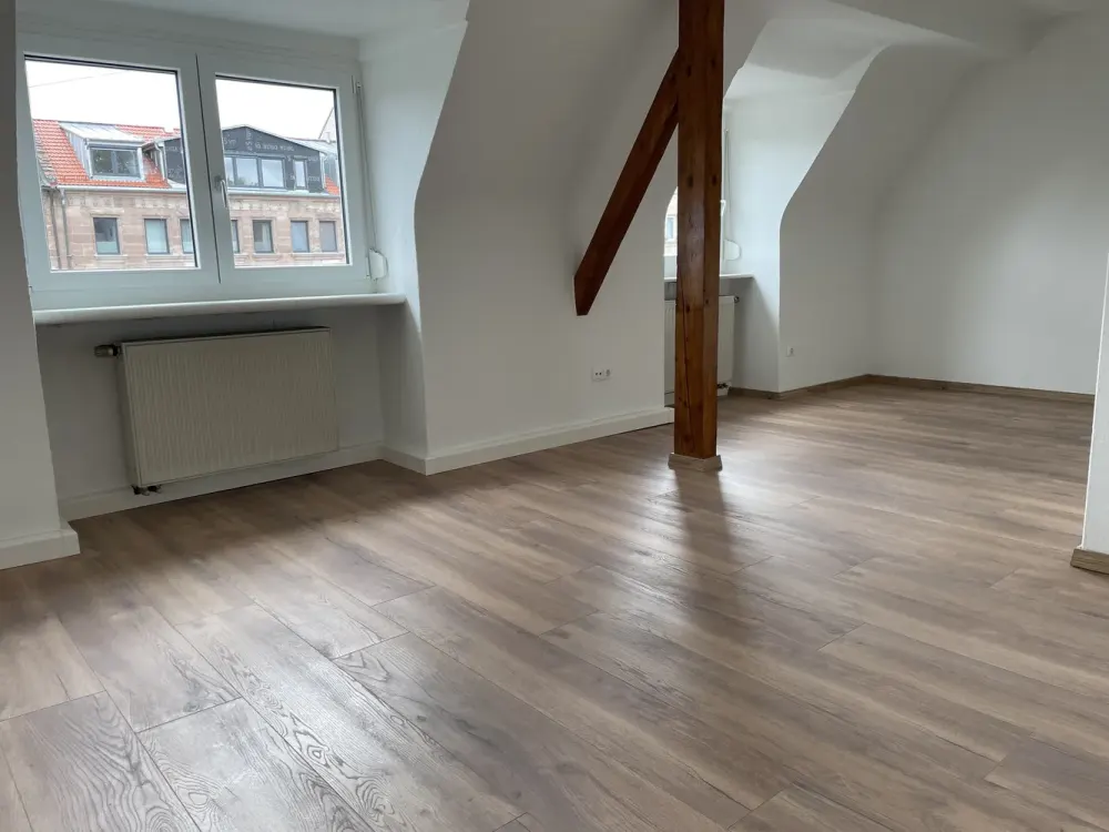 Cozy Nest Under the Roof in Erlenstegen! Bright 2-Room Attic Apartment, 53 m², 3rd Floor without Elevator