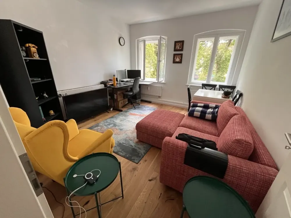 Two Rooms in Weißensee: Compact Apartment in Central Location
