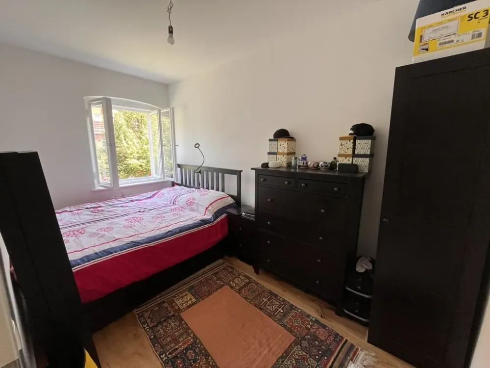 Two Rooms in Weißensee: Compact Apartment in Central Location