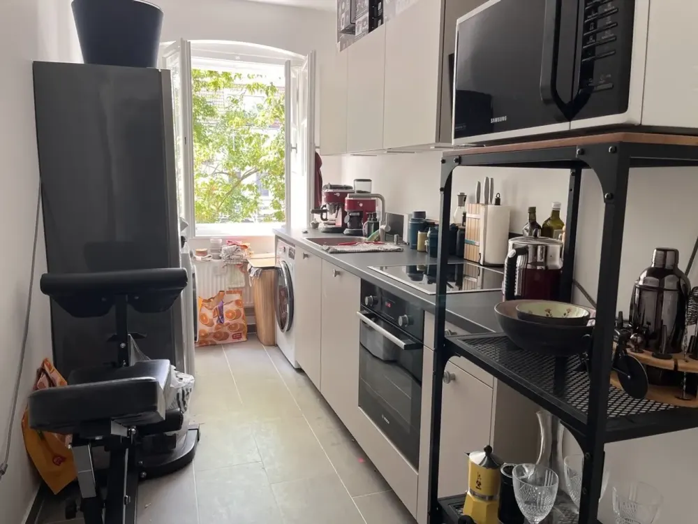 Two Rooms in Weißensee: Compact Apartment in Central Location