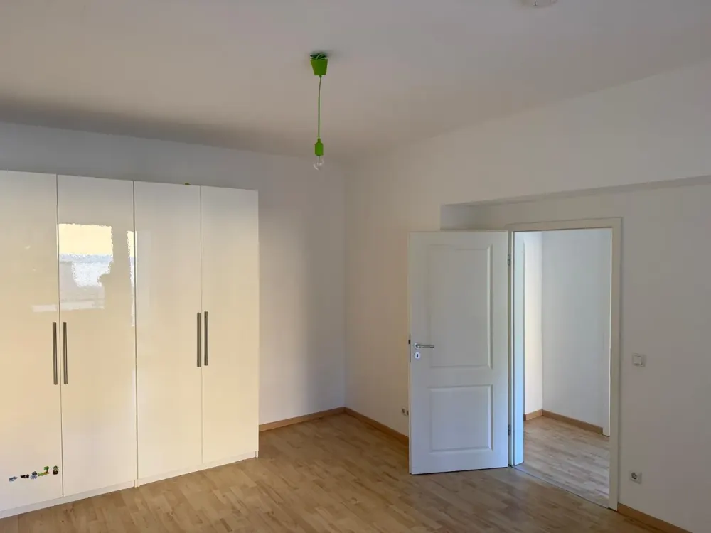 Bright 2-Room Apartment in Köln-Nippes, Available Immediately