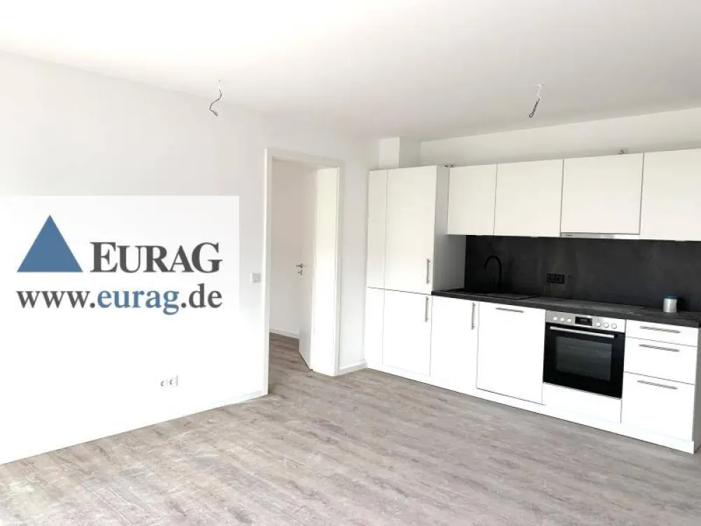 N-Schweinau: أول سكن! شقة جذابة ومضيئة من 3 غرف (الطابق الثالث) مع مطبخ مجهز وشرفة ومصعد وموقف سيارات تحت الأرض
