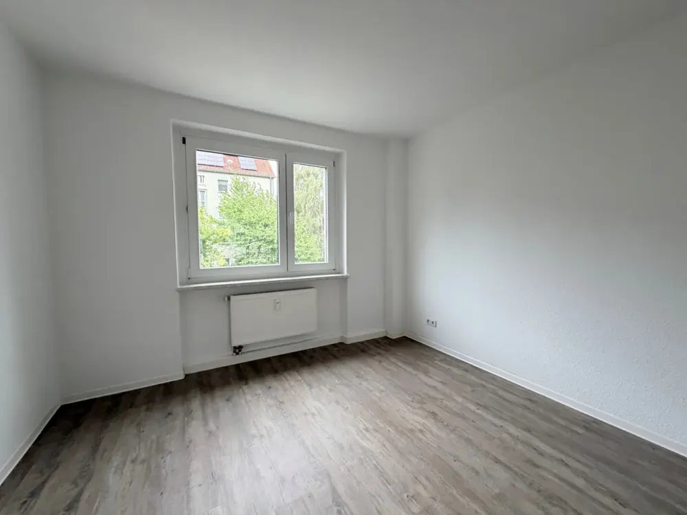 City Life Meets Family Idyllic: 3 Rooms, Balcony & Green Surroundings in the City Center