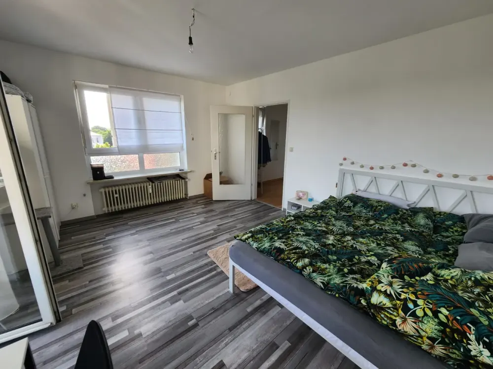 2-Room Apartment with Fitted Kitchen & Balcony in Munich-Moosach, from 01.10