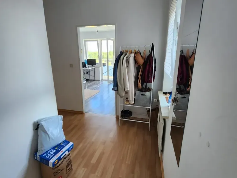 2-Room Apartment with Fitted Kitchen & Balcony in Munich-Moosach, from 01.10