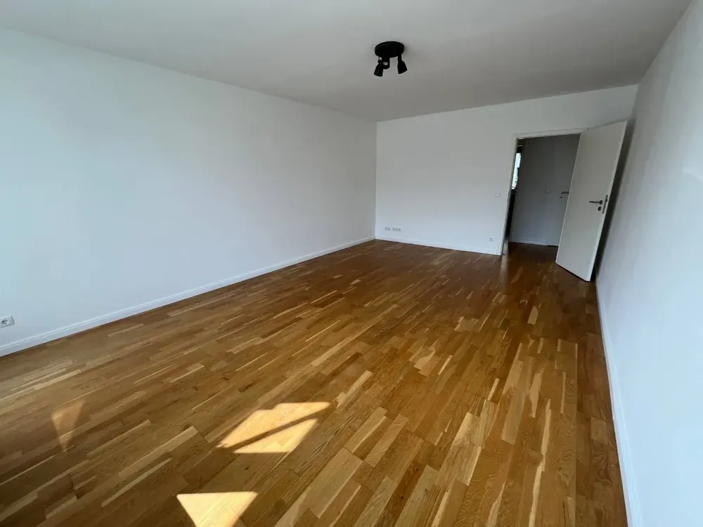 Beautiful 3-Room Apartment with Built-In Kitchen in Pinneberg