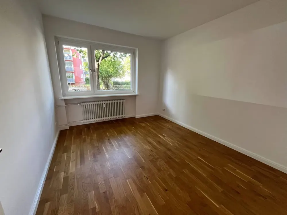 Beautiful 3-Room Apartment with Built-In Kitchen in Pinneberg