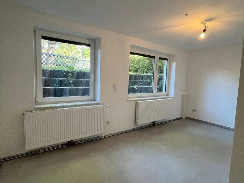 Freshly Renovated 2-Room Apartment, 39 m², Stuttgart-Feuerbach - Bright & Well Connected