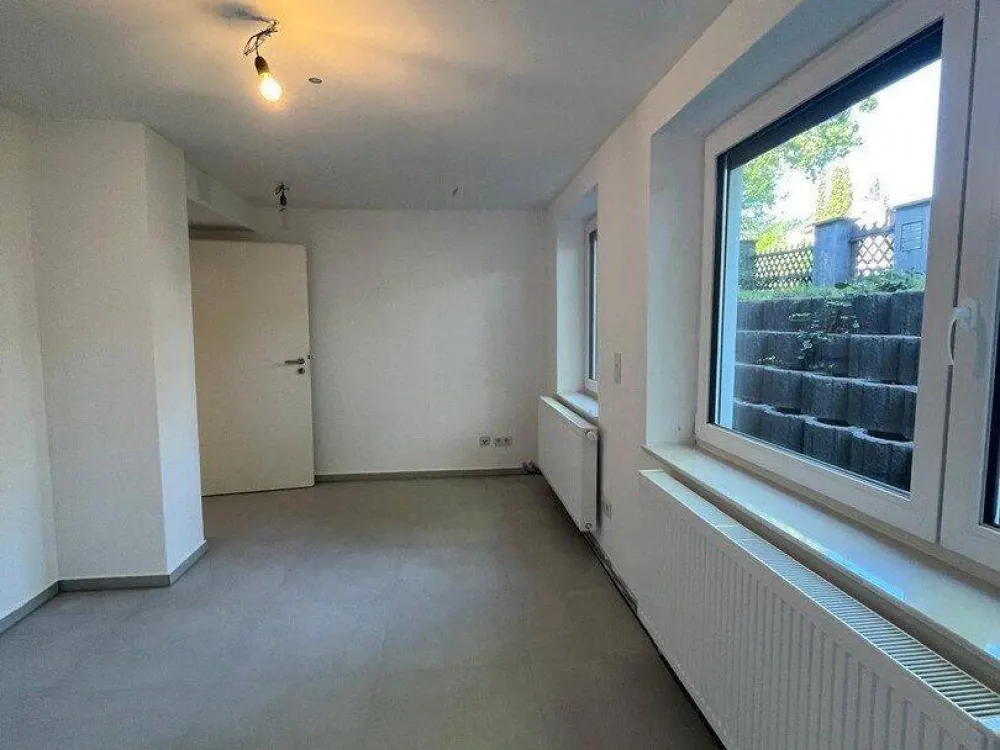 Freshly Renovated 2-Room Apartment, 39 m², Stuttgart-Feuerbach - Bright & Well Connected