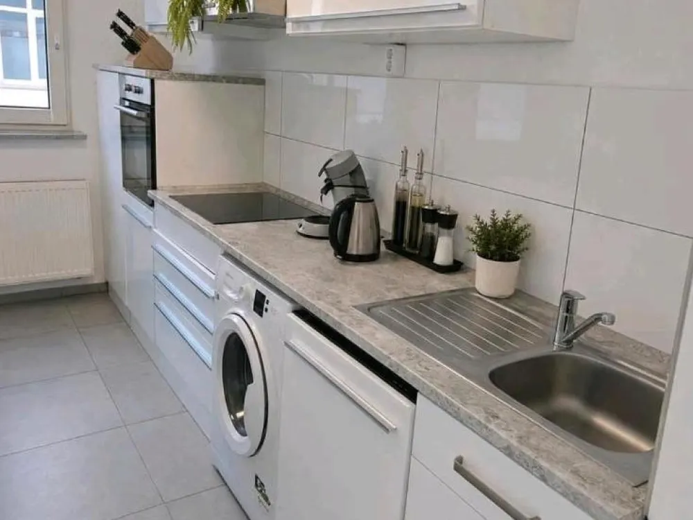 Bright Shared Room | 3-Women Shared Flat | Balcony | Modern Furnished