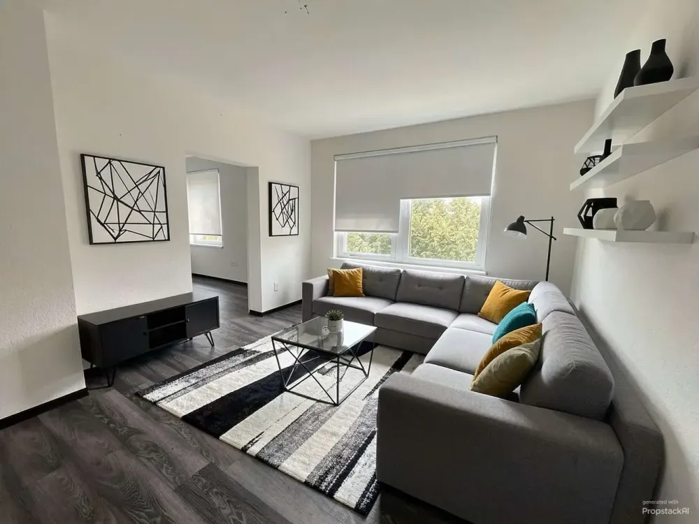 Bright 3-Room Apartment in Well-Maintained Residential Building