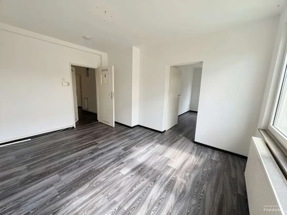 Bright 3-Room Apartment in Well-Maintained Residential Building