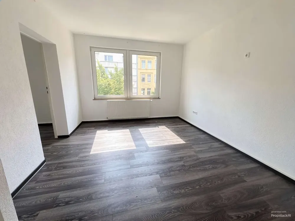 Bright 3-Room Apartment in Well-Maintained Residential Building