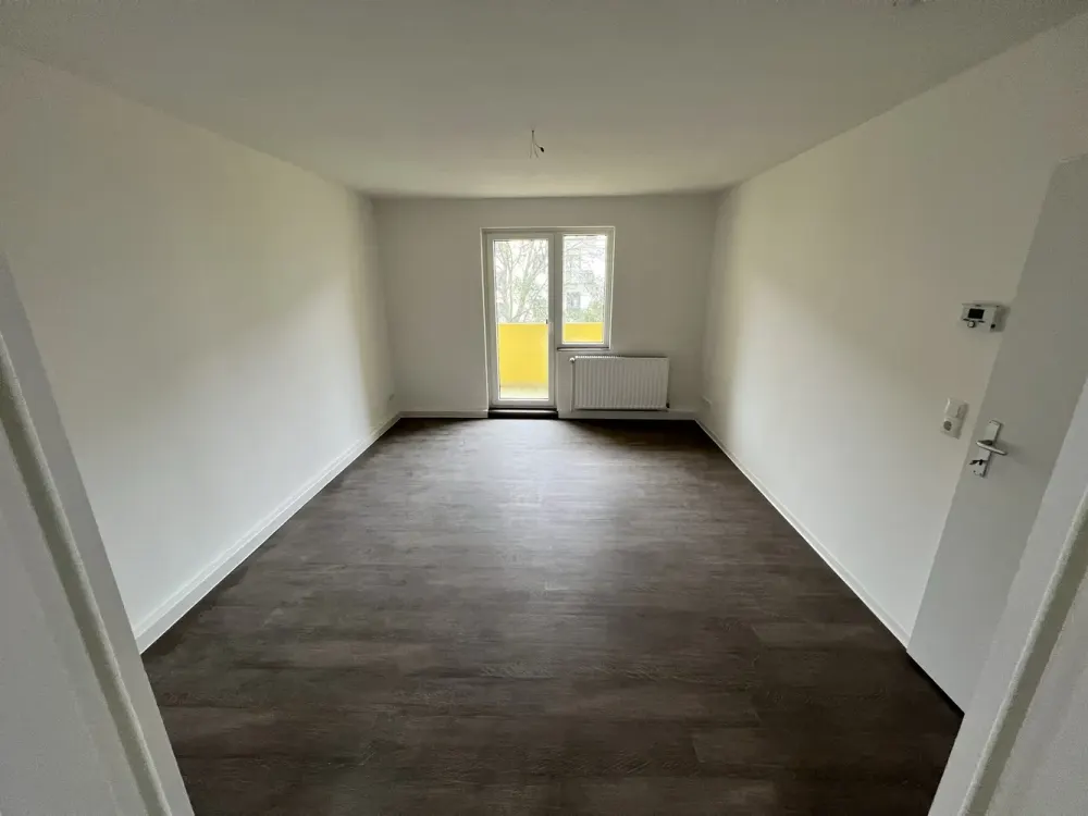 Modernized 2-Room Apartment, 1st Floor, Fitted Kitchen, Balcony Flüsseviertel-Neustadt HB