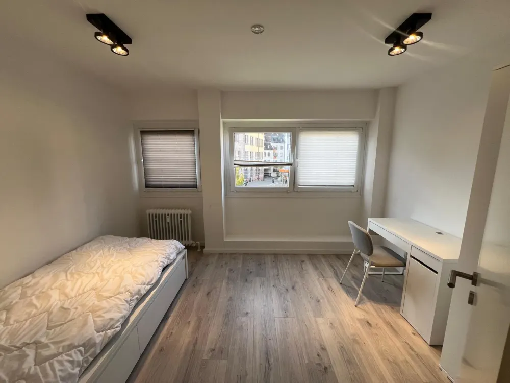 Shared Apartment Room | Fahrradstr 13 | Fully Furnished + Kitchen | Subway at the Door