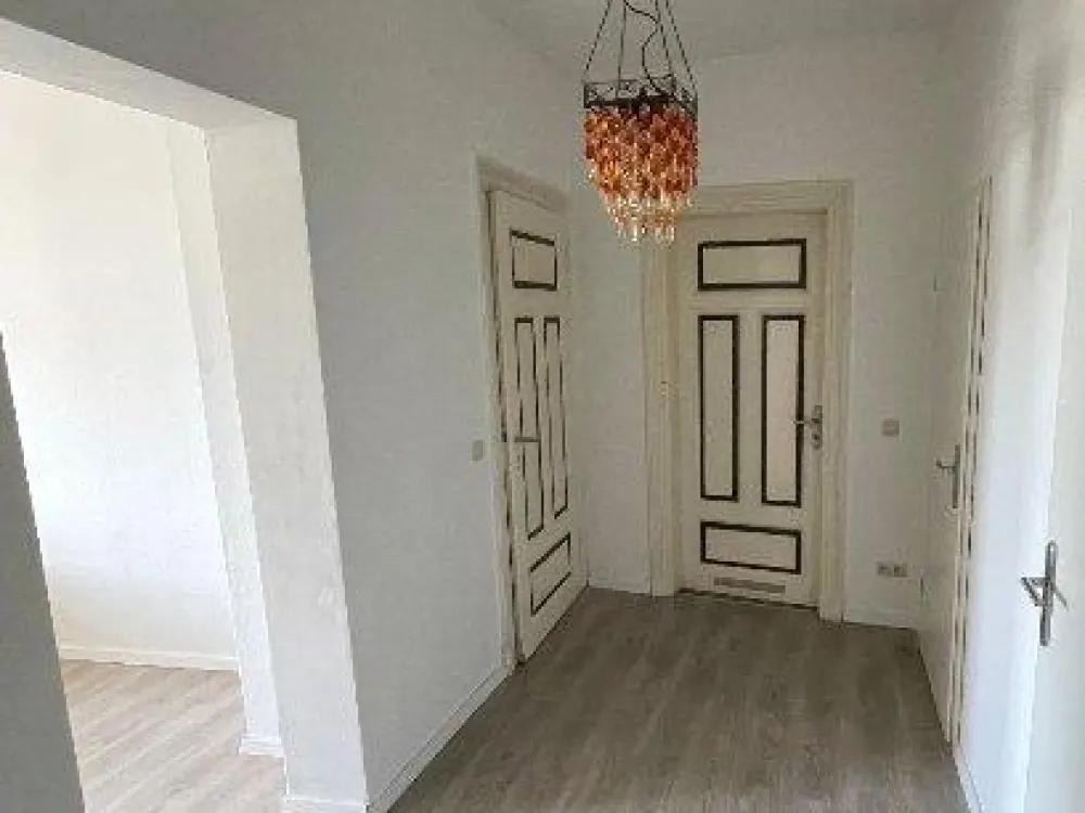 Shared Flat Room with Built-in Kitchen, Washing Machine and Dryer