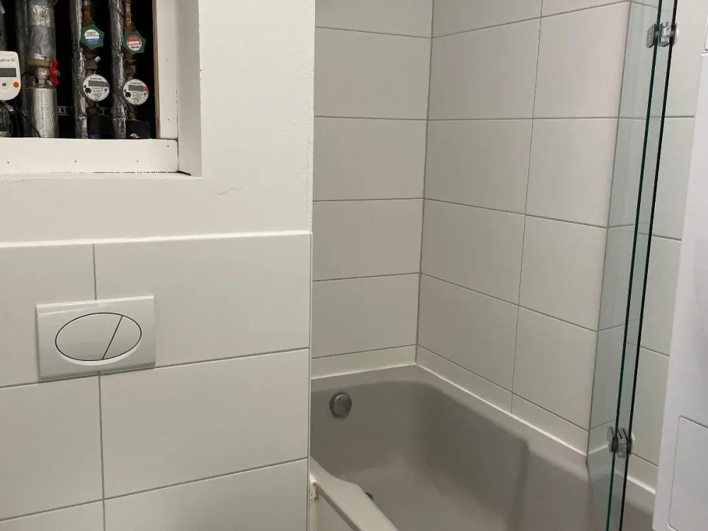 Shared Flat Room with Built-in Kitchen, Washing Machine and Dryer