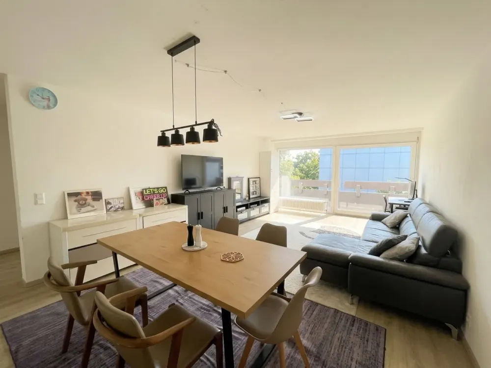 Space for the whole family: spacious 4-room apartment with balcony in Knielingen