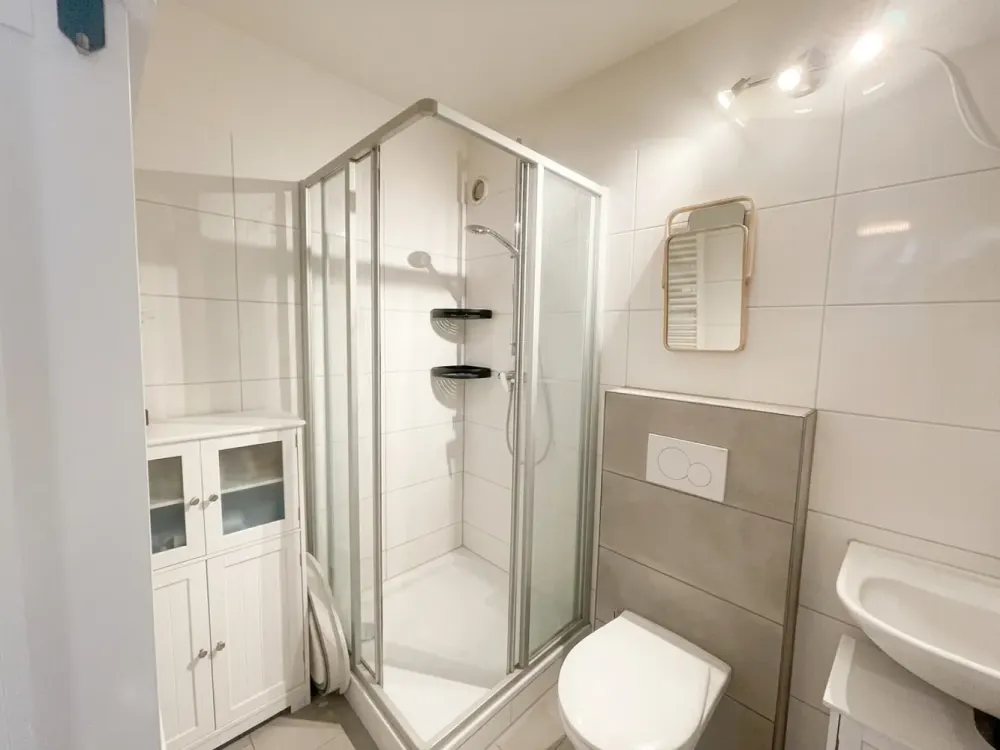 Space for the whole family: spacious 4-room apartment with balcony in Knielingen