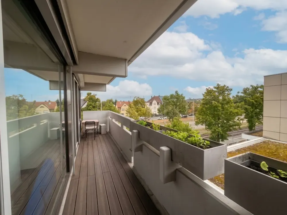 Space for the whole family: spacious 4-room apartment with balcony in Knielingen