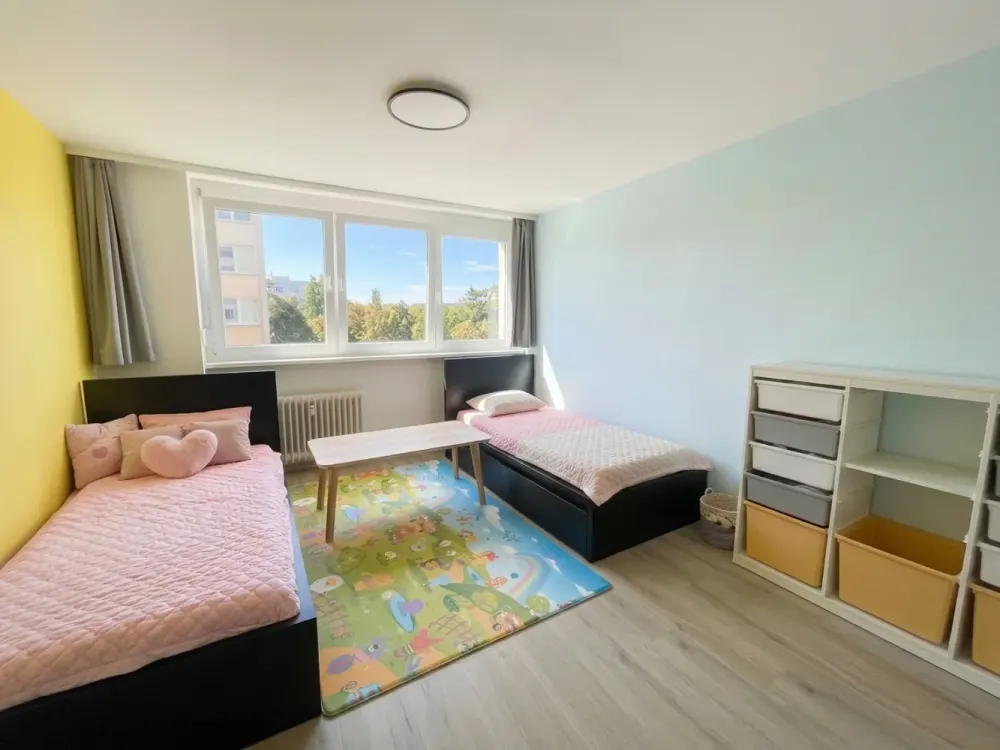 Space for the whole family: spacious 4-room apartment with balcony in Knielingen