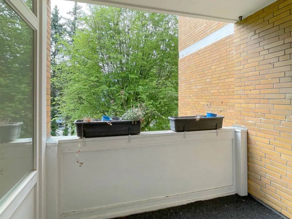 Modernized 3-Room Apartment with South Loggia in Hannover-Kirchrode/Bemerode