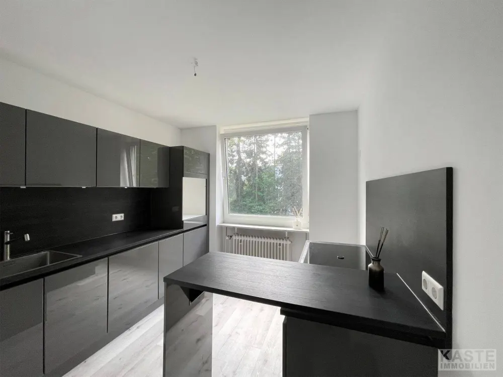 Modernized 3-Room Apartment with South Loggia in Hannover-Kirchrode/Bemerode