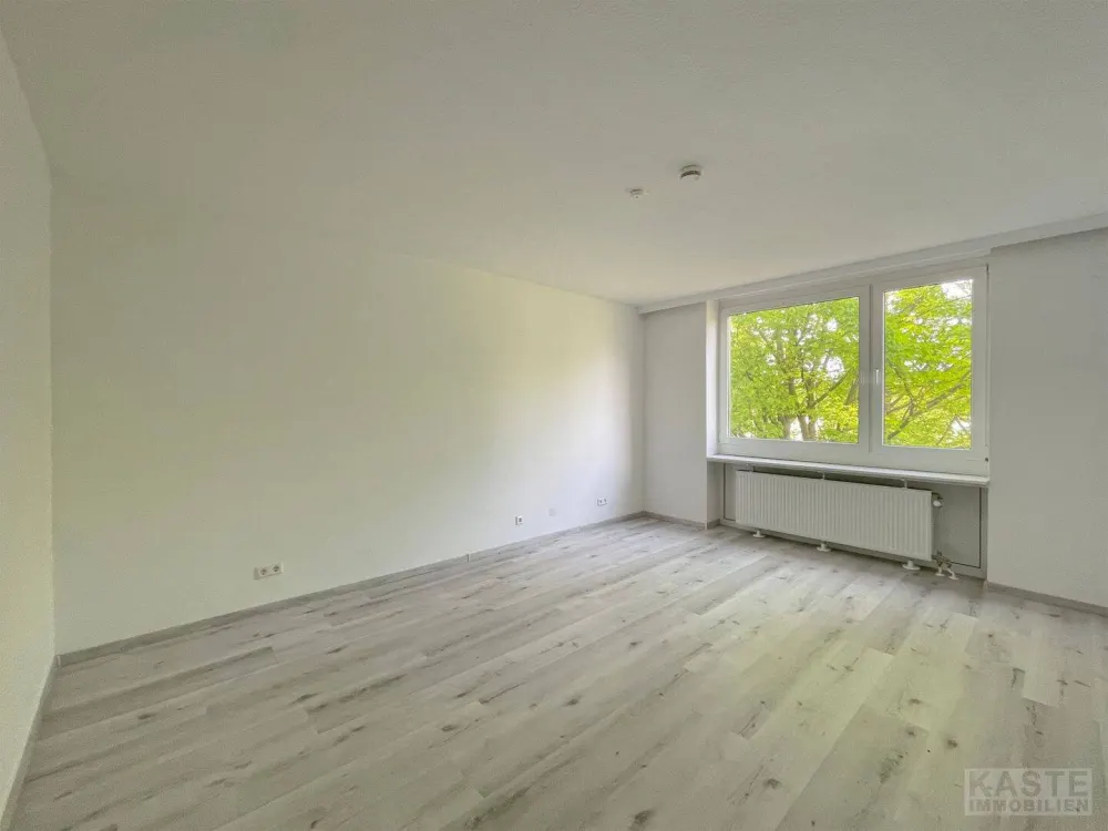 Modernized 3-Room Apartment with South Loggia in Hannover-Kirchrode/Bemerode