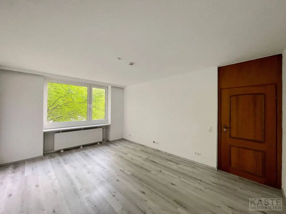 Modernized 3-Room Apartment with South Loggia in Hannover-Kirchrode/Bemerode
