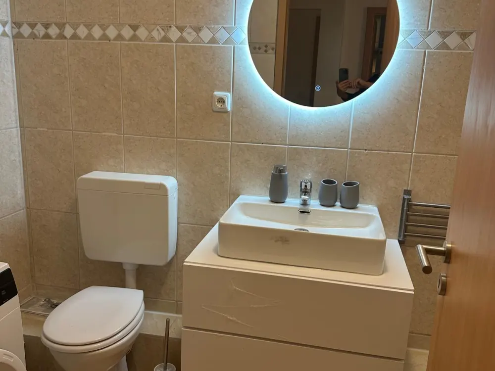 Rostocker Bahnhof Basement Apartment with Garden View in Villa