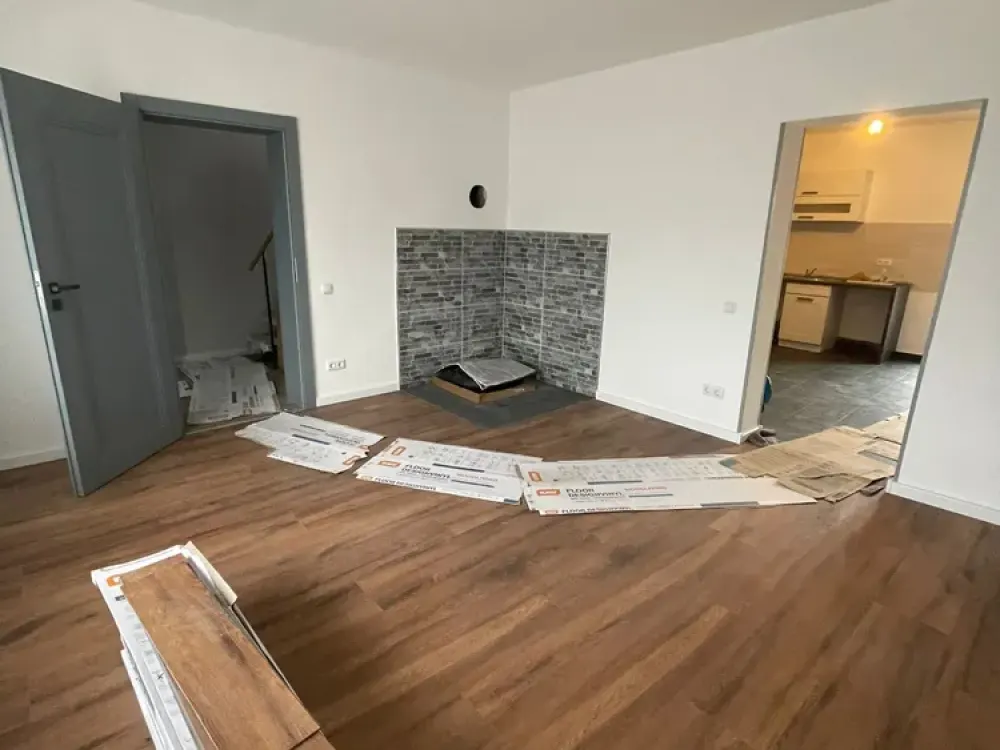 3-Zimmer-Maisonette-Wohnung mit Sichtbalken, Kaminanschluss, 2 Bädern, EBK, Terrasse/Garten