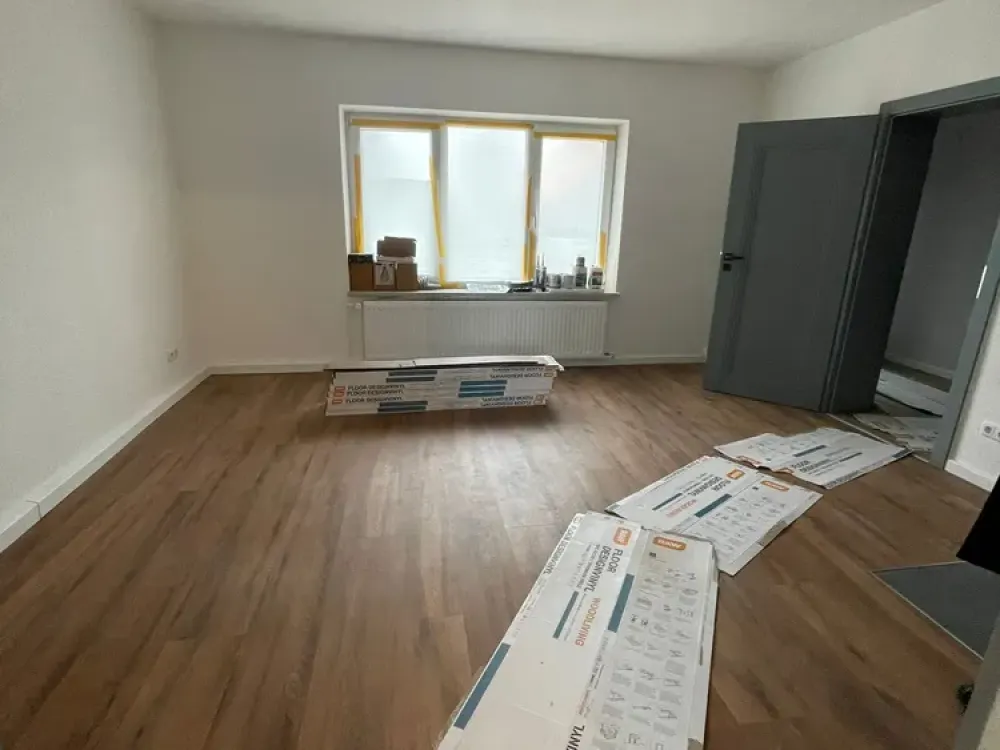 3-Zimmer-Maisonette-Wohnung mit Sichtbalken, Kaminanschluss, 2 Bädern, EBK, Terrasse/Garten