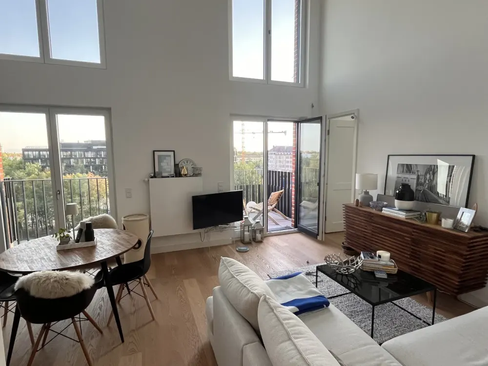 Modern 2-Room Apartment with Balcony and Fitted Kitchen in Werksviertel