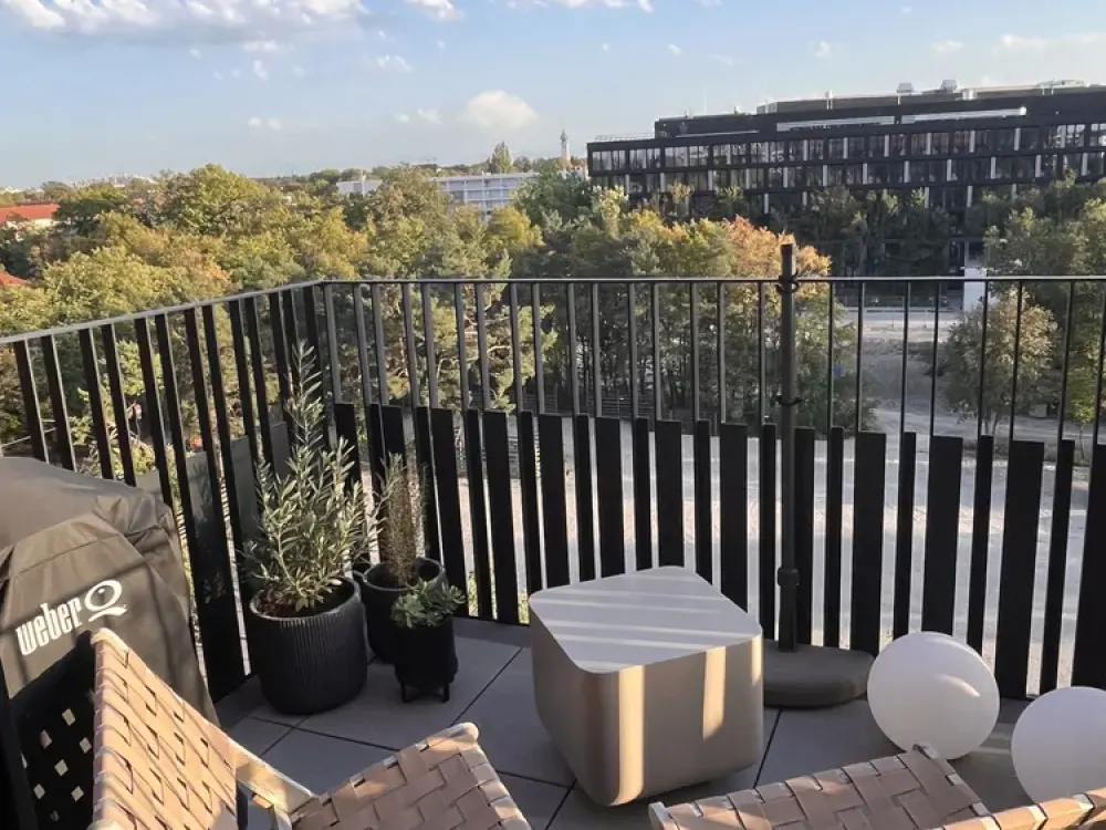 Modern 2-Room Apartment with Balcony and Fitted Kitchen in Werksviertel