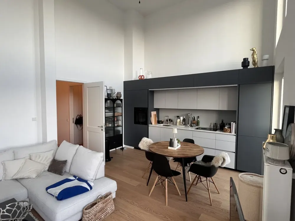 Modern 2-Room Apartment with Balcony and Fitted Kitchen in Werksviertel