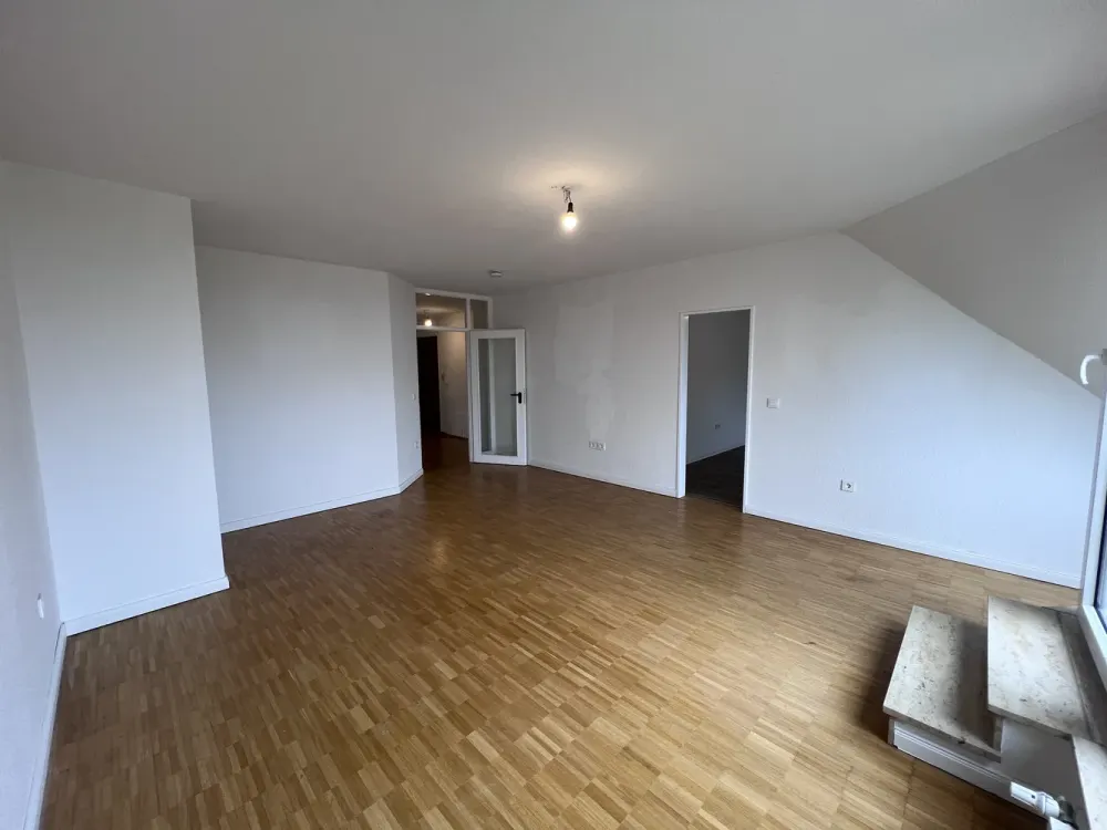 Modern 3-Room Apartment with Roof Loggia