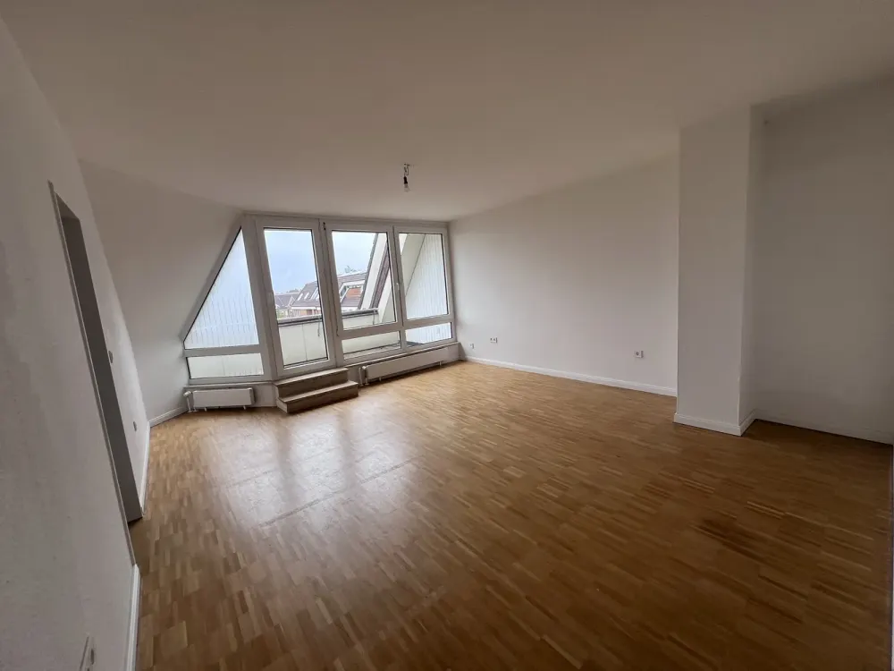 Modern 3-Room Apartment with Roof Loggia