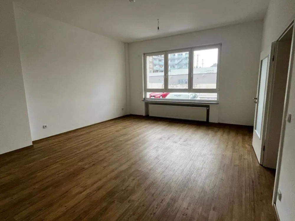 Bright 3-Room Apartment in Düsseldorf Bilk!