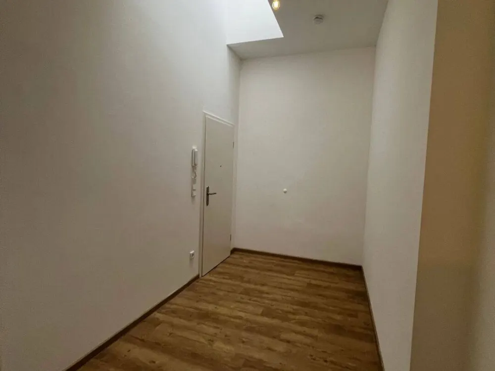 Bright 3-Room Apartment in Düsseldorf Bilk!