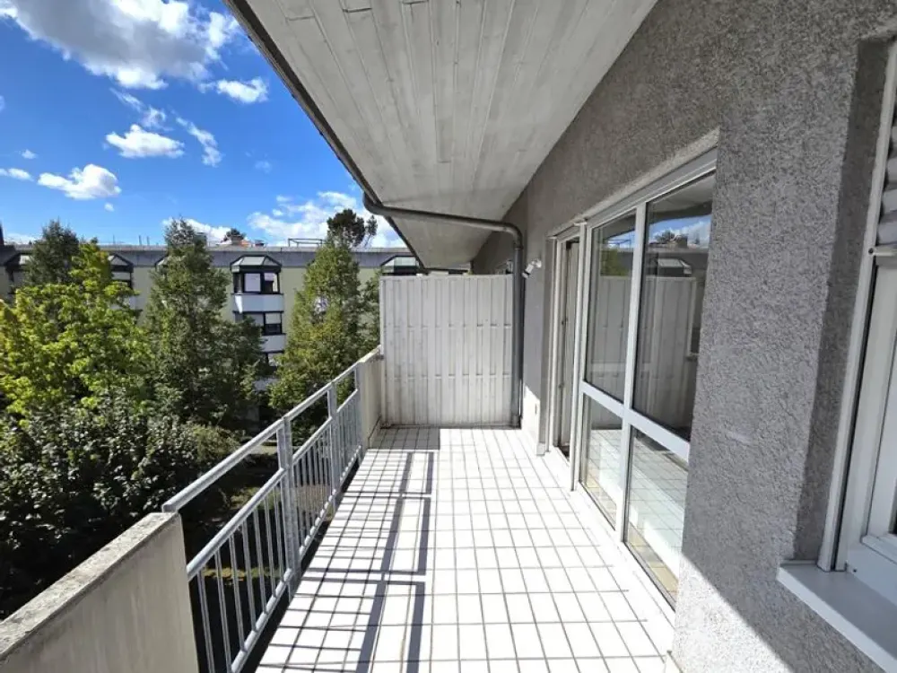 7581 - Renovated 2-Room Apartment with Balcony and Parking Space!