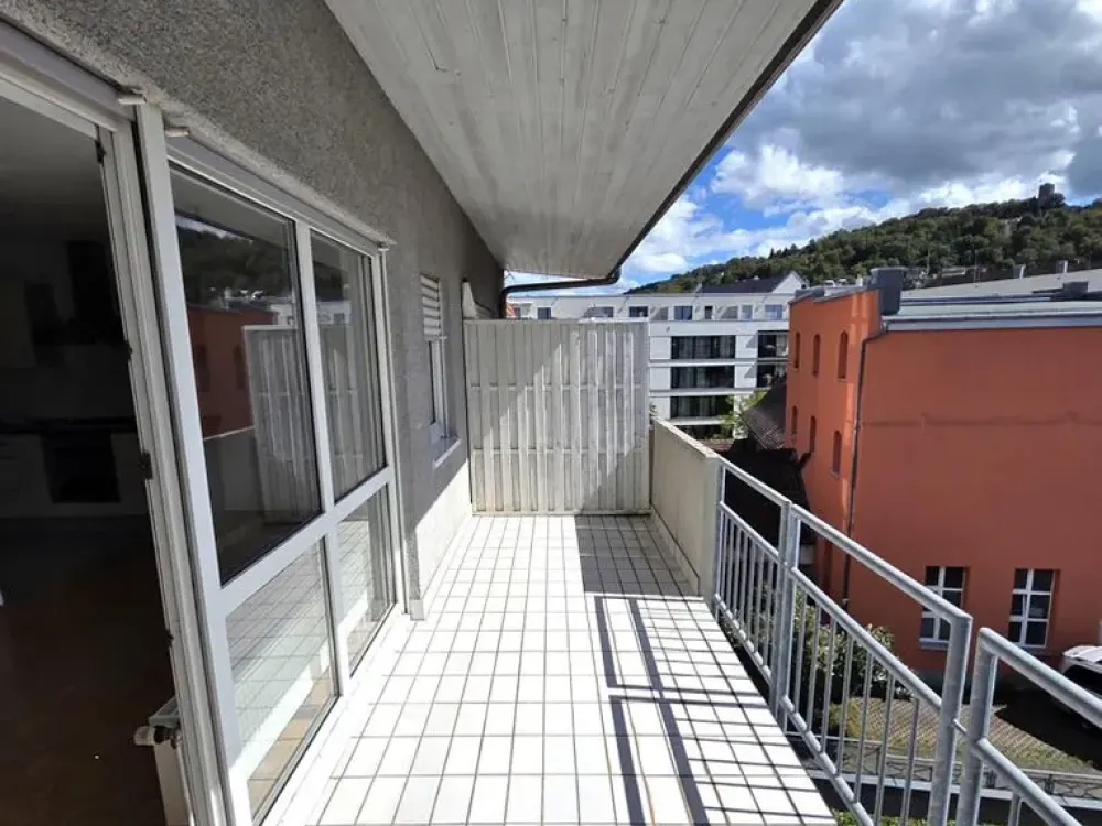 7581 - Renovated 2-Room Apartment with Balcony and Parking Space!