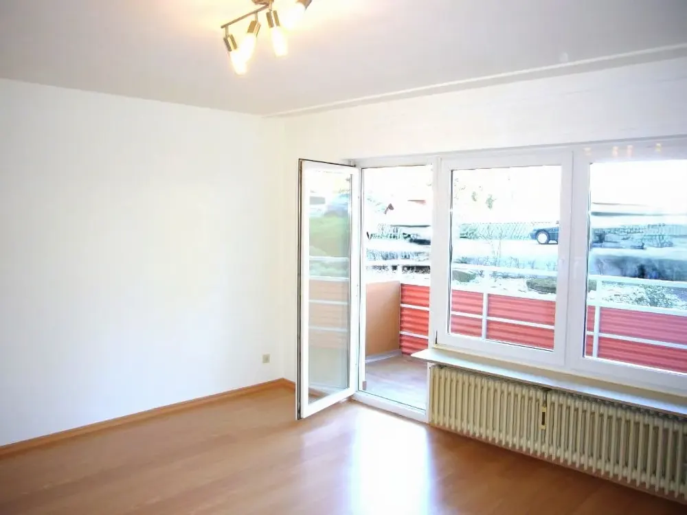 Sehr schönes Studierendenapartment mit EBK und großem Balkon. Dudweiler-Süd, nur 10 Min. zur Uni!