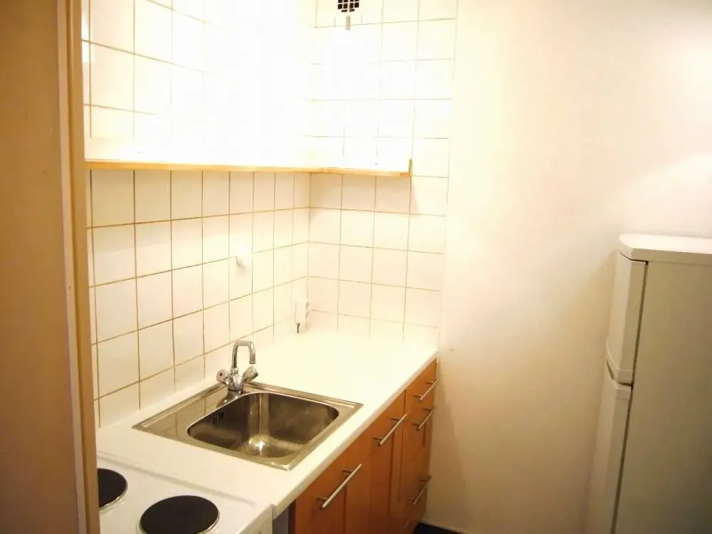 Sehr schönes Studierendenapartment mit EBK und großem Balkon. Dudweiler-Süd, nur 10 Min. zur Uni!