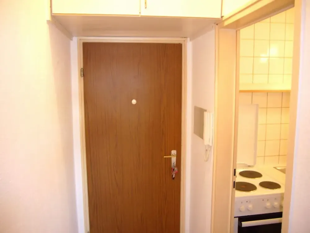 Sehr schönes Studierendenapartment mit EBK und großem Balkon. Dudweiler-Süd, nur 10 Min. zur Uni!