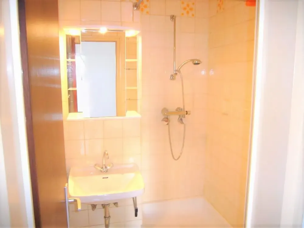 Sehr schönes Studierendenapartment mit EBK und großem Balkon. Dudweiler-Süd, nur 10 Min. zur Uni!
